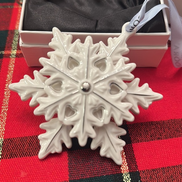 Pandora 2015 Ornament Snowflake Ceramic with Logo Ribbon In Box Limited Edition - Picture 2 of 6